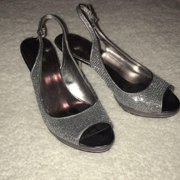 Heels - Picture 1 of 2